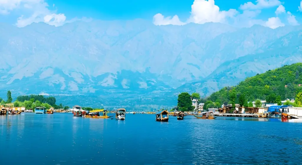 Lakeside houses below the mountains